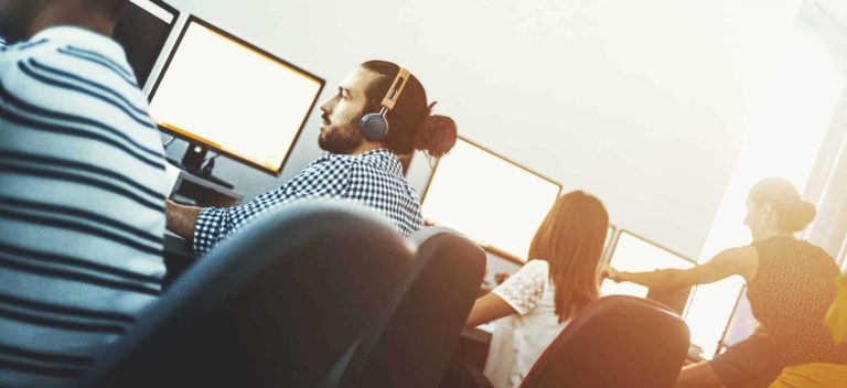 outsourcing-team-content-writers-working